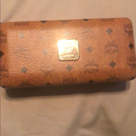 McM sunglasses Authentic come with case and cloth - Picture 3 of 8